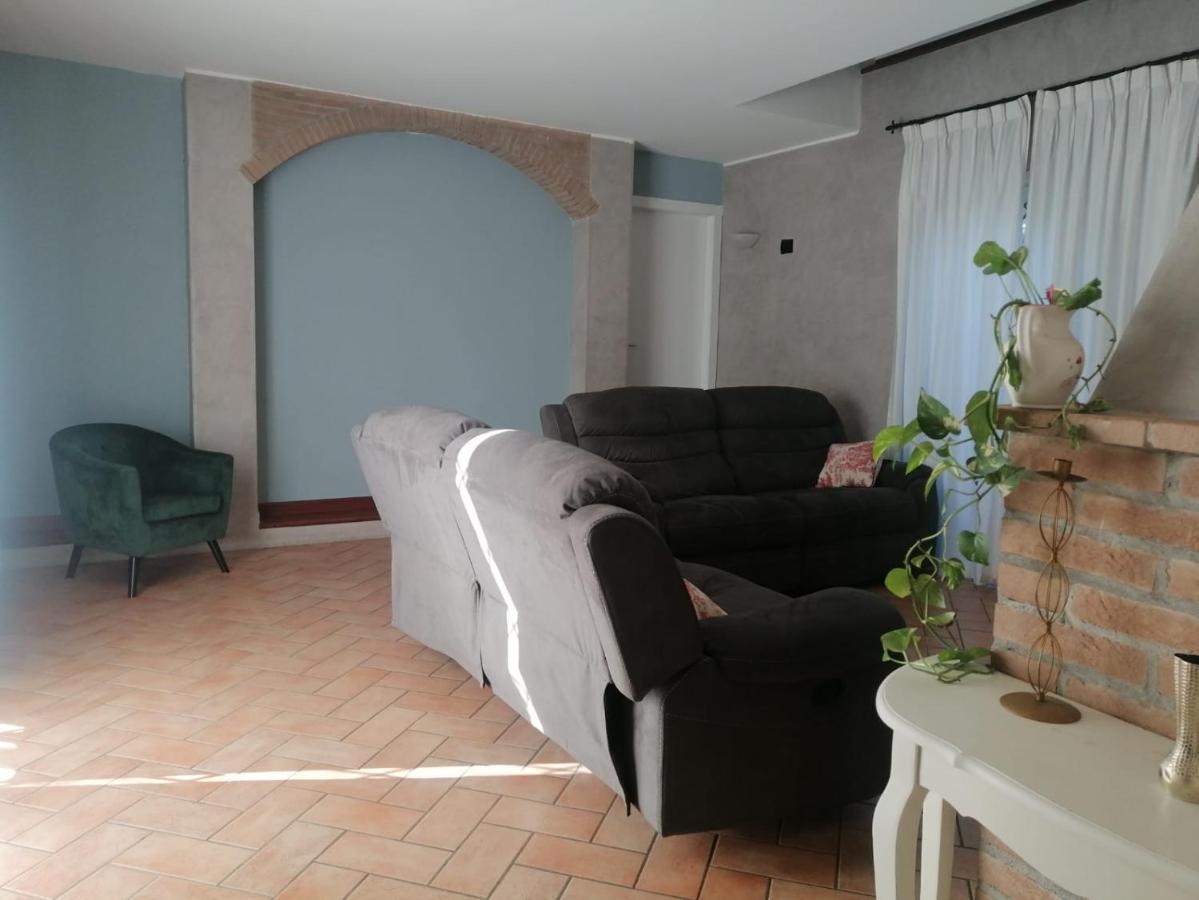 Lussuosa Villa Vicino Alla Stazione Caronno Pertusella Exterior foto