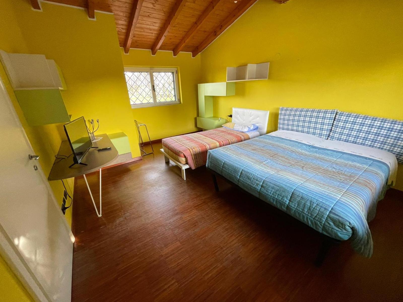 Lussuosa Villa Vicino Alla Stazione Caronno Pertusella Exterior foto